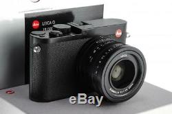 Leica Q 19000 near mint with one year of warranty // 32806,10